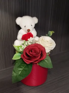 Kézműves dekoráció, fehér macival