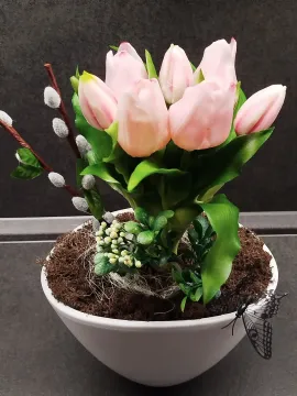 Elegáns kézzel készült tavaszi dekoráció