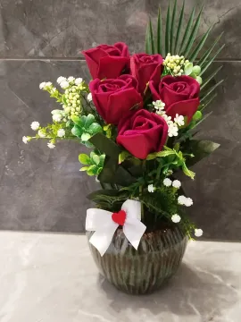 Kézzel készült művirág lakásdekoráció masnival