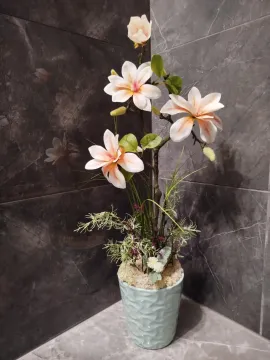 Rózsaszín magnólia, világoszöld mintás kaspóban