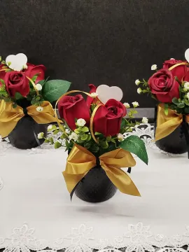 Romantikus rózsás asztaldísz