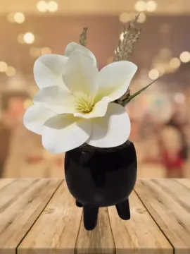 Fehér magnólia, kézműves lakásdekoráció, fekete kerámia kaspóban
