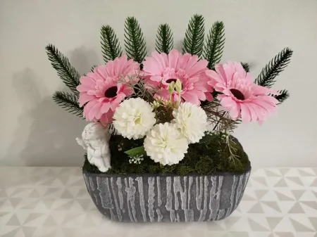 Kézműves kegyeleti angyalkás dísz kőkaspóban