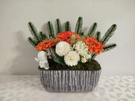 Kézműves kegyeleti angyalkás dísz kőkaspóban